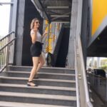 Parull Chaudhry Instagram - Batao kahan ghar dikhaun?? Budget main kabhi ghar nahi hota. Pasand aa jaate toh actors ya bachelors ko nahin dete. Long lease par nahi dete. Kya aapne dekha hai woh sea facing apartment jahan kitchen ki window se beach ka ek chota sa part dekhta hai? Any other interesting experiences with brokers, comment below #reelsinstagram #funnyvideos #funnyreels #funnyvideos #reels #parullchaudhry #actor #influencer #contentcreator #parullians #explore #bhagyalakshmi #jofithaiwohhithai #traveller #vlogger #chaudhryonthego #fashion #fitness #beauty #lifestyle #fashionblogger #beautyblogger #yogini #fitnessmotivation #travel #saasbahuaurbetiyaan #parullkipaltan Mumbai - मुंबई