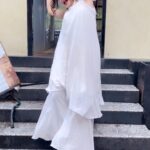 Parull Chaudhry Instagram - Mumbai monsoons be like … #reelsinstagram #funnyvideos #funnyreels #parullchaudhry #actor #influencer #contentcreator #parullians #explore #bhagyalakshmi #jofithaiwohhithai #traveller #vlogger #chaudhryonthego #fashion #fitness #beauty #lifestyle #fashionblogger #beautyblogger #yogini #fitnessmotivation #travel #saasbahuaurbetiyaan #parullkipaltan Mumbai - मुंबई