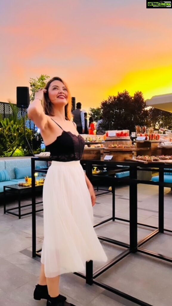 Parull Chaudhry Instagram - Just the perfect sundowner with a postcard view 😍 Good food, great service, friendly staff just what you need for a perfect evening. Congratulations on the launch of SORA Thank you @fairfieldbymarriottmumbai for hosting me. It was exactly what a sundowner is supposed to be… relaxed with a great vibe ❤ #sundowner@sora #sora #poolsidelounge #rooftop #airportview Fairfield by Marriott, Mumbai International Airport
