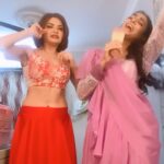 Parull Chaudhry Instagram – We had so much fun making this one.. hope you have fun watching this ❤️

P.S. Aishwarya wasn’t harmed in making this reel. 
Physical violence is a punishable offence. 

#aishwaryakhare #parullchaudhry #bhagyalakshmi #comedyreels #reelsinstagram Mumbai – मुंबई