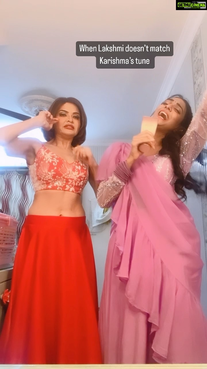 Parull Chaudhry Instagram - We had so much fun making this one.. hope you have fun watching this ❤️ P.S. Aishwarya wasn’t harmed in making this reel. Physical violence is a punishable offence. #aishwaryakhare #parullchaudhry #bhagyalakshmi #comedyreels #reelsinstagram Mumbai - मुंबई