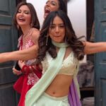 Parull Chaudhry Instagram - But you don’t mind since you love them and they are cute @aishwarya_khare @aditishetty22 #reelsinstagram #funnyvideos #reels #friendship #trendingreels #bhagyalakshmi #aishwaryakhare #aditishetty #parullchaudhry Mumbai - मुंबई