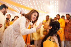 Parull Chaudhry Instagram - When two of your closest friends come together to form a bond for a lifetime, you feel on the top of the world. 

So happy for @sheendass and Rohan, two beautiful human beings are bound by friendship and love. 

I wish you both only happiness, and you both know I am always there for you ❤️🤗

Love you both 

#happymarriedlife #bffgoals 

Outfit @the_adhya_designer ❤️

Jewellery  @shaikhaasifa626 ❤️

📸 @levelupstudio01 ❤️

Wedding planner @zool_production ❤️