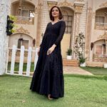 Parull Chaudhry Instagram - There’s something about black. You feel hidden away in it. Outfit @swadeshi_shringaar Hair @dollybain Jewellery & 📸 @shaikhaasifa626 #parullchaudhry #actor #influencer #contentcreator #parullians #explore #bhagyalakshmi #jofithaiwohhithai #traveller #vlogger #chaudhryonthego #fashion #fitness #beauty #lifestyle #fashionblogger #beautyblogger #yogini #fitnessmotivation #travel #saasbahuaurbetiyaan #parullkipaltan Mumbai - मुंबई