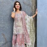 Parull Chaudhry Instagram - Eid Mubarak ❤️ Outfit @thebairaas Jewellery @shaikhaasifa626 Hair @dollybain PR @maverick.communication01 #parullchaudhry #actor #influencer #contentcreator #parullians #explore #bhagyalakshmi #jofithaiwohhithai #traveller #vlogger #chaudhryonthego #fashion #fitness #beauty #lifestyle #fashionblogger #beautyblogger #yogini #fitnessmotivation #travel #saasbahuaurbetiyaan #parullkipaltan Mumbai - मुंबई