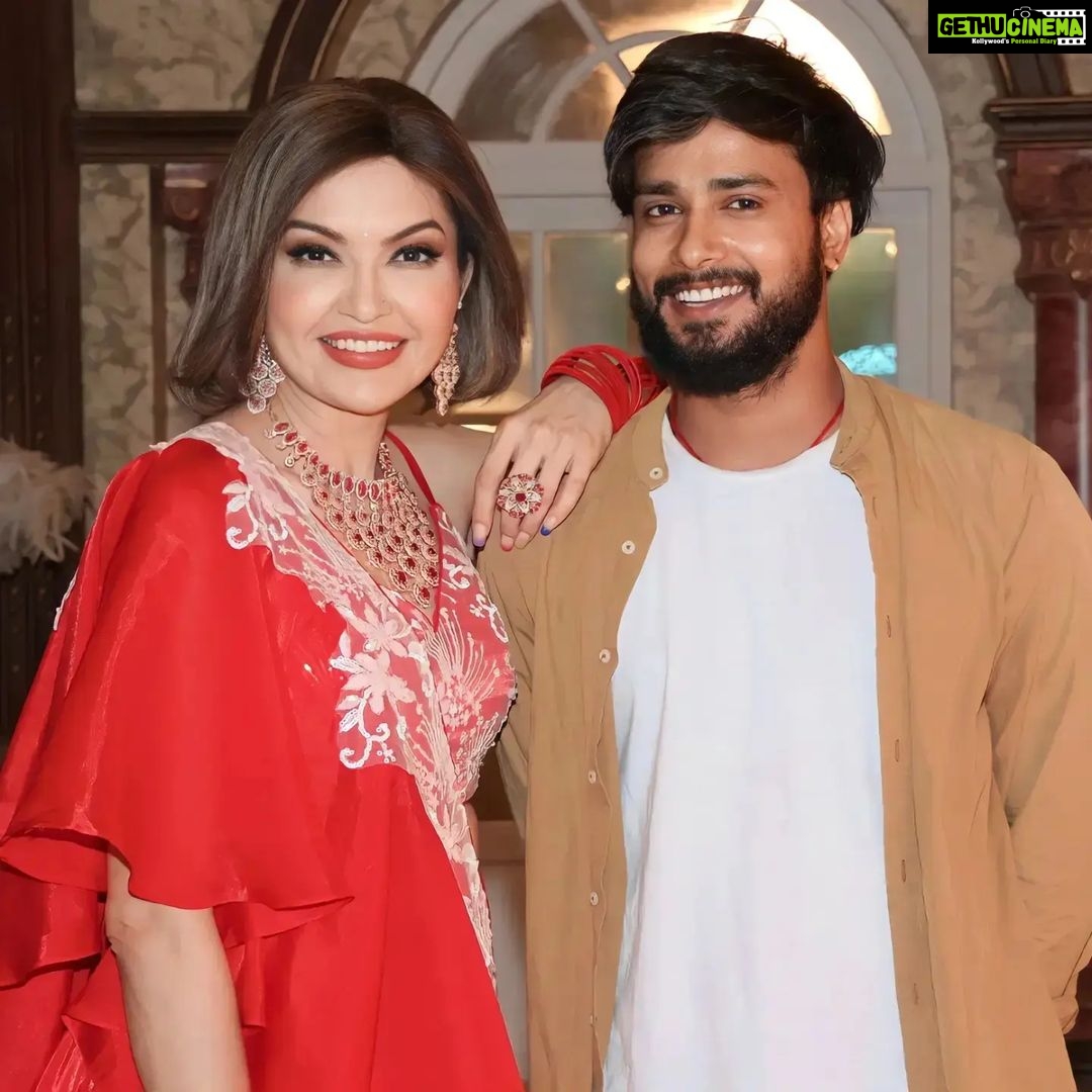 Parull Chaudhry Instagram - सुकून मिले करार मिले, जग की सारी खुशियां मिल जाएं, देवी जैसी पवित्र तुम छू लो तो मुरझाए फुल भी खिल जाए-2!! खिले सारे ख्वाब तुम्हारे तुम्हारे हर मंजिल मिल जाए! और मिले मंजिल तो स्वर्ग भी मिले इंसान से तू अप्सरा बन जाए! बने अप्सरा फिर ख्वाब सजे सारे शुरू हो सतयुग तू फिर से देवी बन जाए!!!! #bhagyalakshmi #zeetv #bts #fellings #poetry