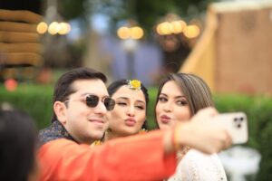 Parull Chaudhry Instagram - When two of your closest friends come together to form a bond for a lifetime, you feel on the top of the world. 

So happy for @sheendass and Rohan, two beautiful human beings are bound by friendship and love. 

I wish you both only happiness, and you both know I am always there for you ❤️🤗

Love you both 

#happymarriedlife #bffgoals 

Outfit @the_adhya_designer ❤️

Jewellery  @shaikhaasifa626 ❤️

📸 @levelupstudio01 ❤️

Wedding planner @zool_production ❤️