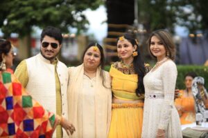 Parull Chaudhry Instagram - When two of your closest friends come together to form a bond for a lifetime, you feel on the top of the world. 

So happy for @sheendass and Rohan, two beautiful human beings are bound by friendship and love. 

I wish you both only happiness, and you both know I am always there for you ❤️🤗

Love you both 

#happymarriedlife #bffgoals 

Outfit @the_adhya_designer ❤️

Jewellery  @shaikhaasifa626 ❤️

📸 @levelupstudio01 ❤️

Wedding planner @zool_production ❤️