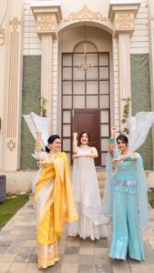 Parull Chaudhry Instagram - Happiness is when we get a chance of costume after two weeks 💃🏻

It was so much fun doing this with @maeramishra @bansalsmita_ 

#reelsinstagram #reelsvideo #reelsexplore #dancereels #bhagyalakshmi