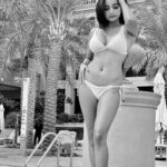 Pooja Bhalekar Instagram - Too hot for the summer ☀️🍹 . . @palazzoversacedubai @seafolly_me @seafollyaustralia Palazzo Versace Hotel