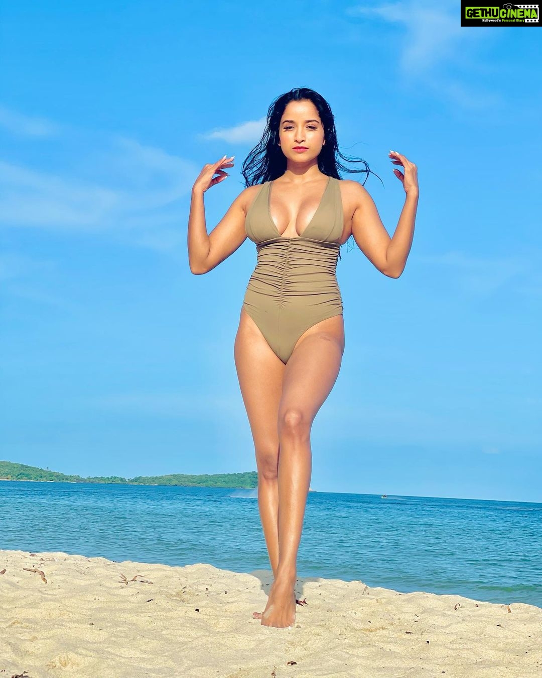 Pooja Bhalekar Instagram - B E F L A M A Z I N G 🦩🦩🦩 . . . . . . . . . . #newpost #fyp #ootd #bikini #beach #beachbody #potd #explore #sealife #nature #swimsuit #beachwear #poojabhalekar