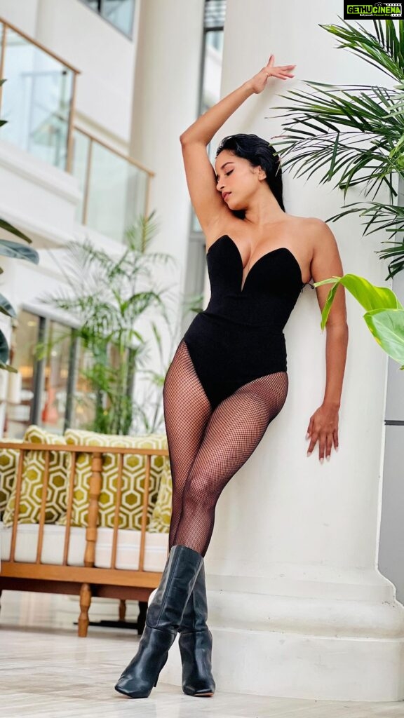 Pooja Bhalekar Instagram - STARVE YOUR DISTRACTIONS 🖤 . . . . . . . . #monokini #swimsuit #swimwear #glam #reels #reelsvideo #luxury #hotel #beautiful #stockings #boots #stilettos #heels #viral