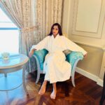 Pooja Bhalekar Instagram - When you want to order salad 🥗but end up ordering PIZZA🍕instead… INSTANT REGRET 🙄 #poojabhalekar Palazzo Versace Hotel