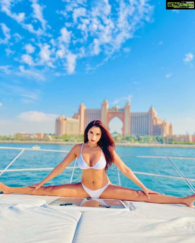 Pooja Bhalekar Instagram - What’s your favourite escape from reality? 🪐✨🌌 #atlantisthepalm #dubai Atlantis