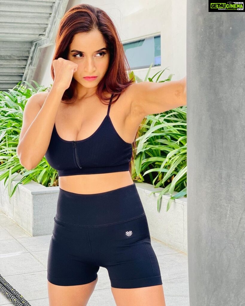 Pooja Bhalekar Instagram - Don’t let them know your next move 👊🏼💥 . . Wearing @forever21 @forever21_middleeast . . . . . . . . . #mma #martialarts #martialartist #actionactress #fitgirl #fighter #punch #power #girlpower #strongwomen #fitnessmodel #fitnessgirl #neverbackdown #kickboxing #training #workhard #believe #achieveyourgoals #kickass #instagood #fyp #poojabhalekar #sportswear #inspo FIVE Palm Jumeirah Dubai