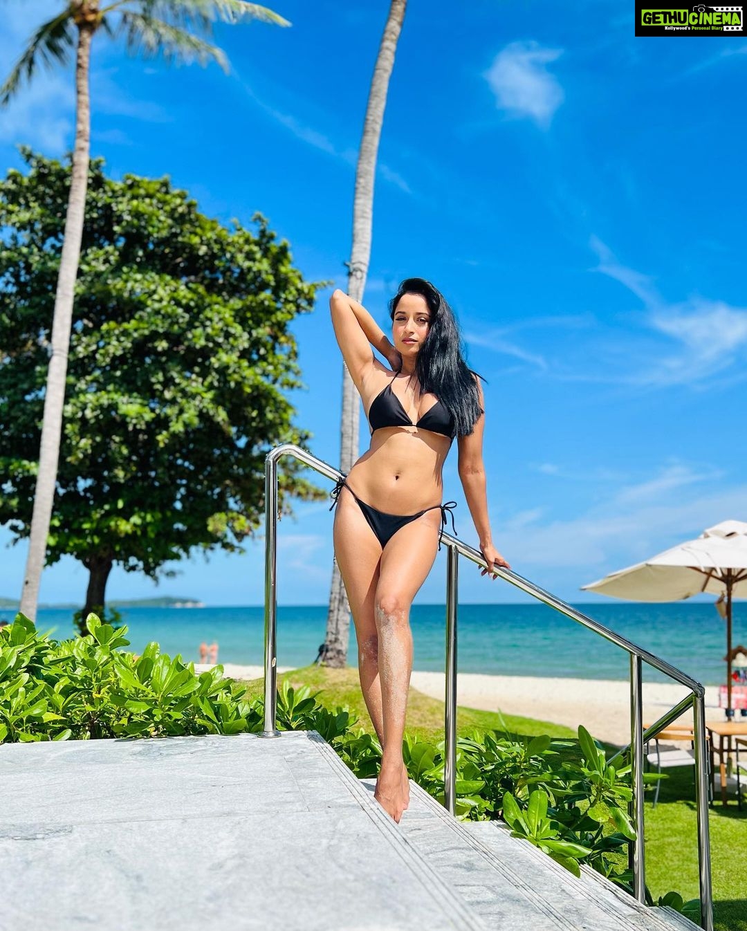Pooja Bhalekar Instagram - Grateful to each and everyone of you for all the love and support…Thankyou for always being there 250K ♥️🌸🌷💃 Wearing @itsnowcool @revolve @revolvebeauty #revolveme #revolve . . . . . . . . . . . . . . . . . . . . . . . . . . . . #poojabhalekar #gratitude #grateful #happiness #fashion #bikinifitness #bikini #beachlife #beachvibes #beachwear #photography #photooftheday #actress #glamour #igers #instagood #goodvibes #diva #fitnessmodel #inspo #fyp #foryou #explorepage #trending #post #traveltheworld
