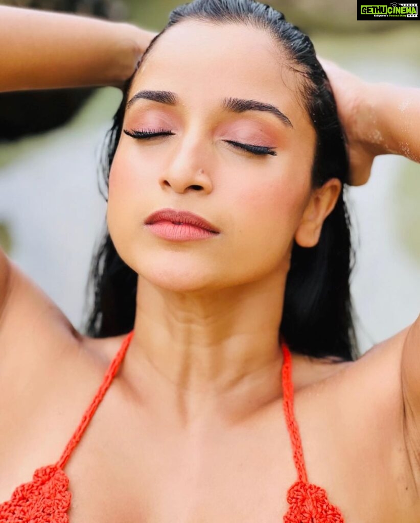 Pooja Bhalekar Instagram - If it doesn’t challenge you, it won’t change you.. . . . . . . . . . . . . . . #bodypositivity #flexibility #fitnessaddict #bekind #beyourself #love #foryou #fyp #photography #beachvibes #yoga #calm #aesthetics #fit #bikinilife