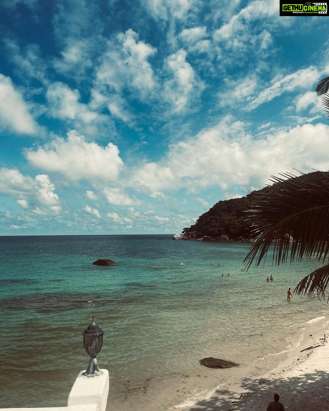 Pooja Bhalekar Instagram - MIXING ART & NATURE.. 🦩🌊🏝️ . . . . . . . . . . . . . . #photooftheday #photography #art #beach #picsart #nature #instagram #fyp #actorslife Crystal Bay, Silver Beach - Ko Samui