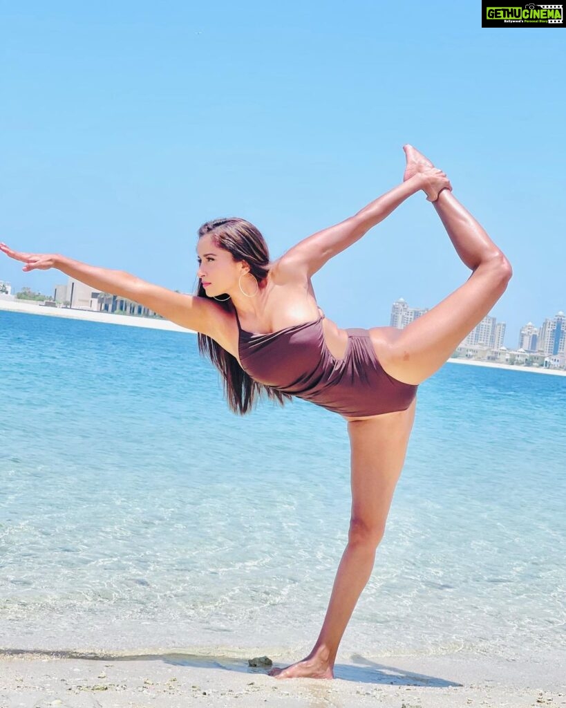 Pooja Bhalekar Instagram - SHE was made of SUNLIGHT ☀️ . . . . . . . . . . . . . . . . . . . . . . . . . . . #flexibility #poojabhalekar #yogagirl #yoga #stretching #aesthetics #instadaily #fitnessaddict #fitgirls #swimwear #swimsuit #actress #pinterest #foryou #martialarts #martialartist Palm Jumeirah