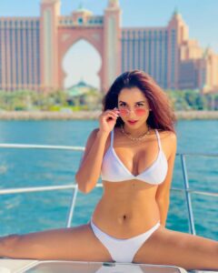 Pooja Bhalekar Instagram - What’s your favourite escape from reality? 
🪐✨🌌

#atlantisthepalm #dubai