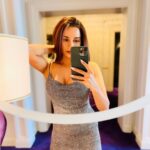 Pooja Bhalekar Instagram - When you only dress up for mirror selfies.. 🤭 . . . . . . . . . . . . . #luxurylifestyle #dubailife #fashionstyle #love #explore #fypage Palazzo Versace Hotel