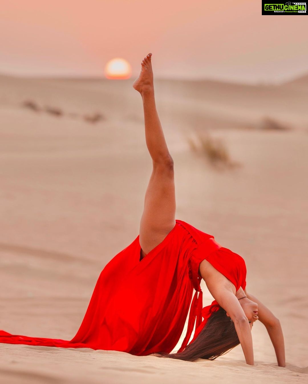 Pooja Bhalekar Instagram - How to get a Yoga Body : Have a Body, do Yoga π§π»ββοΈπ€ . . . . . . . . . . . . . . . . . . . . . #yoga #internationalyogaday #fitness #poojabhalekar #yogagirl #yogainspiration #inspo #fyp #flexibility #balance #foryou #innerpeace