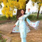 Prabh Grewal Instagram - ਜੁੜਦੇ ਤੇਰੇ ਨਾ ਦੇ ਅੱਖਰ ਸਰਗੀ ਵੇਲੇ ਨੂੰ...!!🌸 #prabhgrewalofficial #prabhgrewal Beautiful suit by 👗 @sui_dhaga_by_kiran