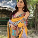 Prabh Grewal Instagram – ਦੋ ਅੱਖੀਆਂ ਦੇ ਕਾਸੇ ਨੇ
ਚੱਥ ਸੁੱਟੇ ਗੱਭਰੂ,
ਮੋਤੀ ਦੰਦਾ ਦੇ ਦੰਦਾਸੇ ਨੇ…!! 🌸🌼🌺