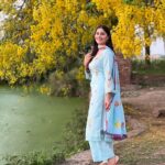 Prabh Grewal Instagram – ਜੁੜਦੇ ਤੇਰੇ ਨਾ ਦੇ ਅੱਖਰ ਸਰਗੀ ਵੇਲੇ ਨੂੰ…!!🌸

#prabhgrewalofficial #prabhgrewal 
Beautiful suit by 👗 @sui_dhaga_by_kiran
