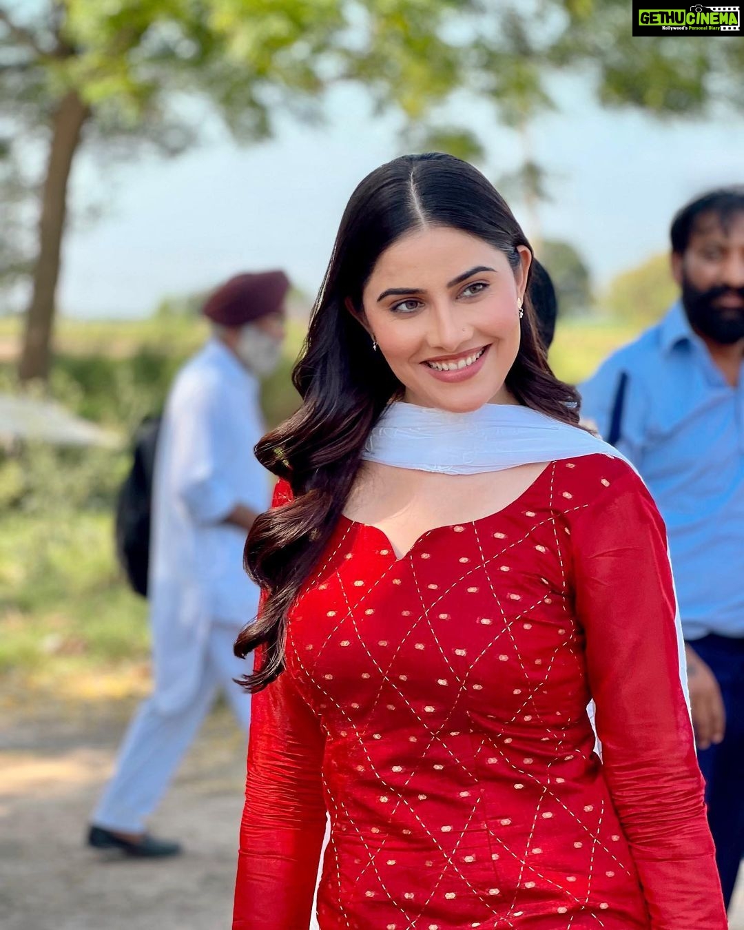 Prabh Grewal Instagram - ਕੋਈ ਤੇਰੇ ਨਾਲ ਮੋਹ ਏ ਪੁਰਾਣਾ...!!🌺