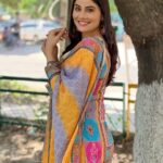 Prabh Grewal Instagram – ਦੋ ਅੱਖੀਆਂ ਦੇ ਕਾਸੇ ਨੇ
ਚੱਥ ਸੁੱਟੇ ਗੱਭਰੂ,
ਮੋਤੀ ਦੰਦਾ ਦੇ ਦੰਦਾਸੇ ਨੇ…!! 🌸🌼🌺