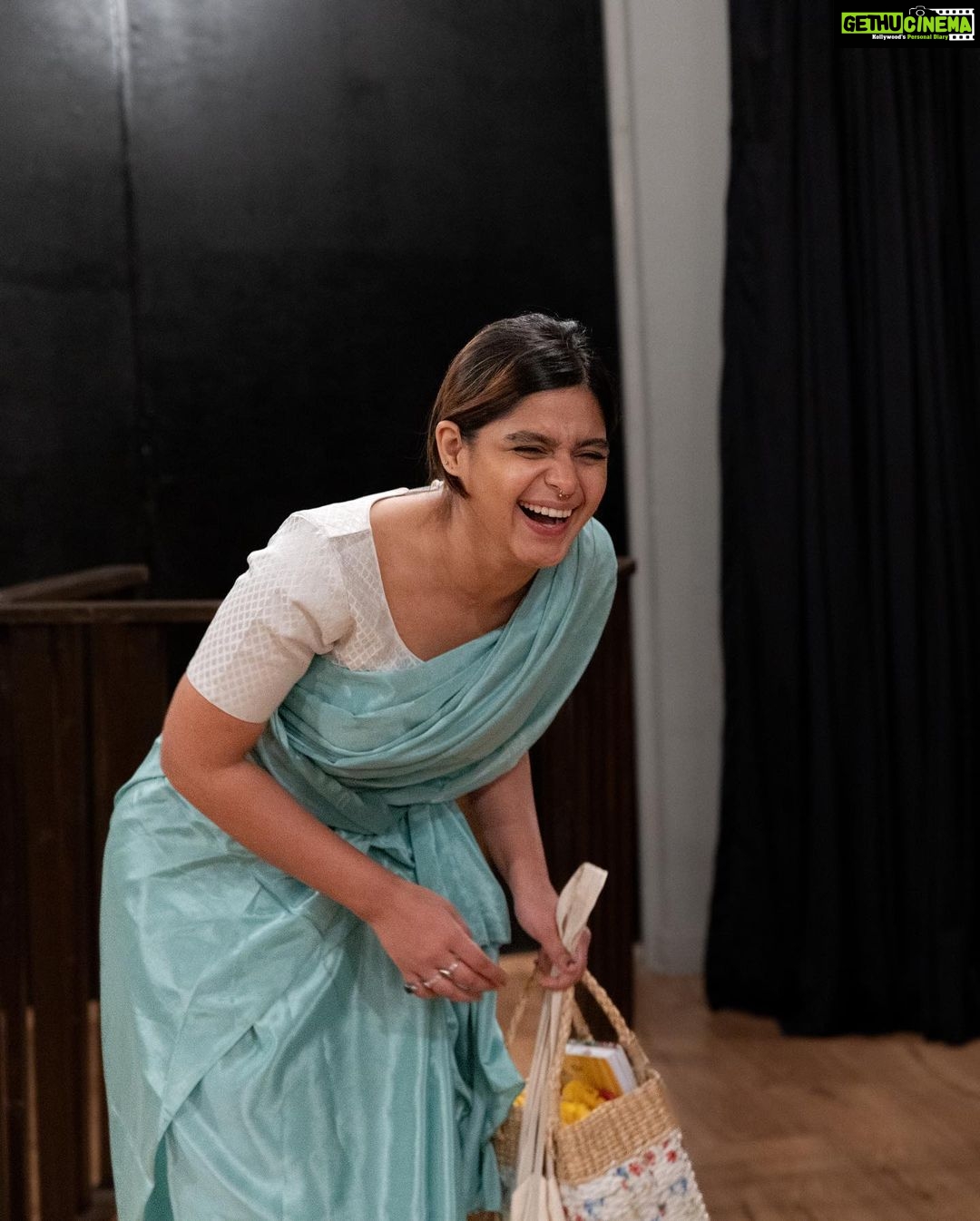 Pranati Rai Prakash Instagram - A few glimpses of my character, Benare Bai! 🫶 Performing today, tomorrow and day after and the coming weekend. #KhaamoshAdaalatJaariHai by #VijayTendulkar. Our play is directed by @ashokpandey187 sir and assisted by @prath.bhat . Pictures shot during one of the rehearsals by @_rahulkaran at @jeffgoldbergstudio ✨ . . . . . . . . #play #theatre #hindi #performance #being #intense #emotional #actor #live #life #mumbai #woman #society #art #literature #reflection #emotions #pranatiraiprakash