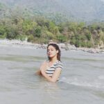 Pranati Rai Prakash Instagram - Had to dedicate a separate post for the dip in the divine Ganges, Rishikesh Thanks for the lovely clips @diksha._.rawat21 🙂 Rishikesh ऋषिकेश