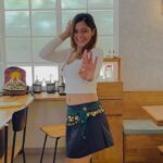 Pranati Rai Prakash Instagram - Here’s rounding up the week! A photoshoot, here’s one from the sacred wall in my house…pictures coming soon; gym, pilates and belly dancing, reading and journaling, a friend’s birthday and lotsss more of dancing and blushing! Haha…Surprise pap spotting, at a stage where I find it quite validating 🤫 and meetings, classes and auditions that I don’t have pictures from. 😌 Love how the pace of the city has calmed down because of monsoons! 🌿🌧️❤️