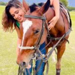 Pranati Rai Prakash Instagram - Breathing in calm, breathing out chaos. I went horse riding after ages! Riding under the clear blue sky…so beautiful! Her name is Spirit! 🤍 Thanks to @samirsuhag 🙌😊 I’m so glad we planned this!