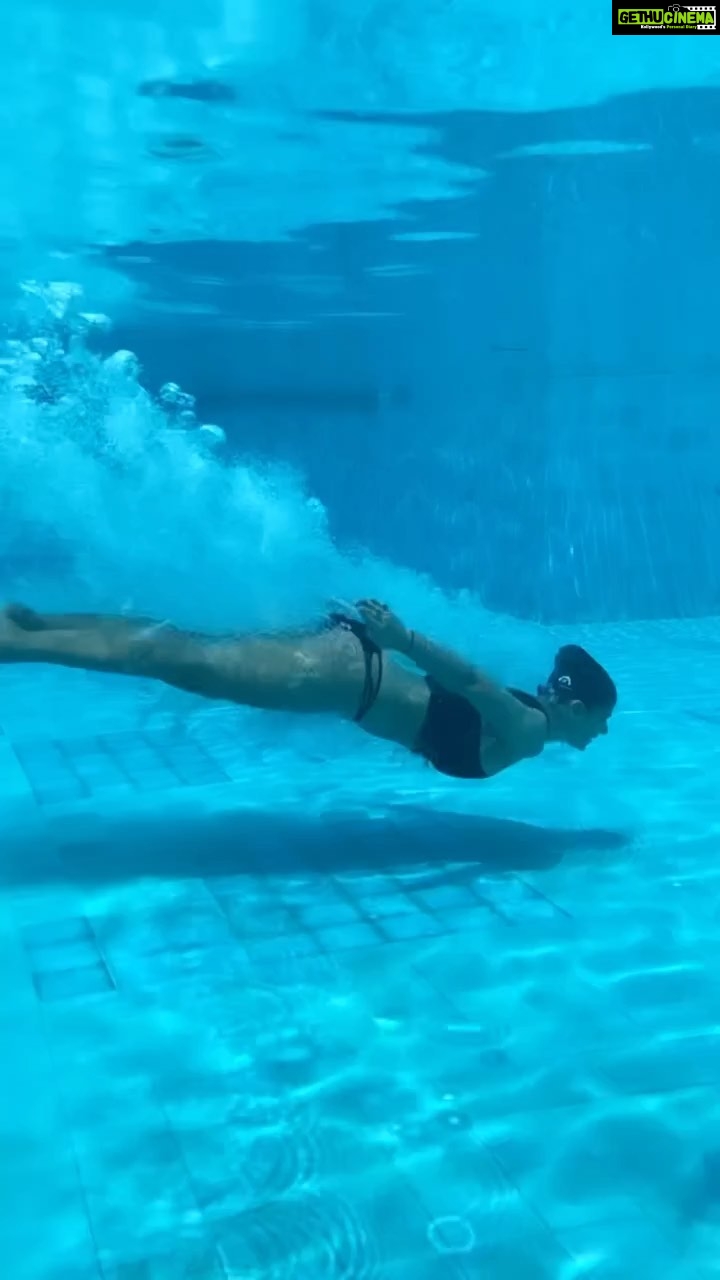 Pranati Rai Prakash Instagram - 🧜🏻♀️ There’s bliss in being one with nature, in feeling it, engulfing physically giving the mind a sense of calmness and strength… . . . . . . . . #weekend #detox #exercise #exploration #breathing #control #blue #beauty #water #underwater #swimming #refreshing #sinking #feeling #life #healthy #body #mind #experience #coolness #waterbaby #pranatiraiprakash