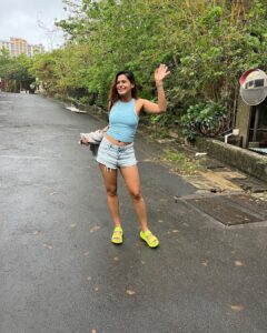 Pranati Rai Prakash Instagram - Hello July! Happy monsoons! 🌿🌸🌻🌧️