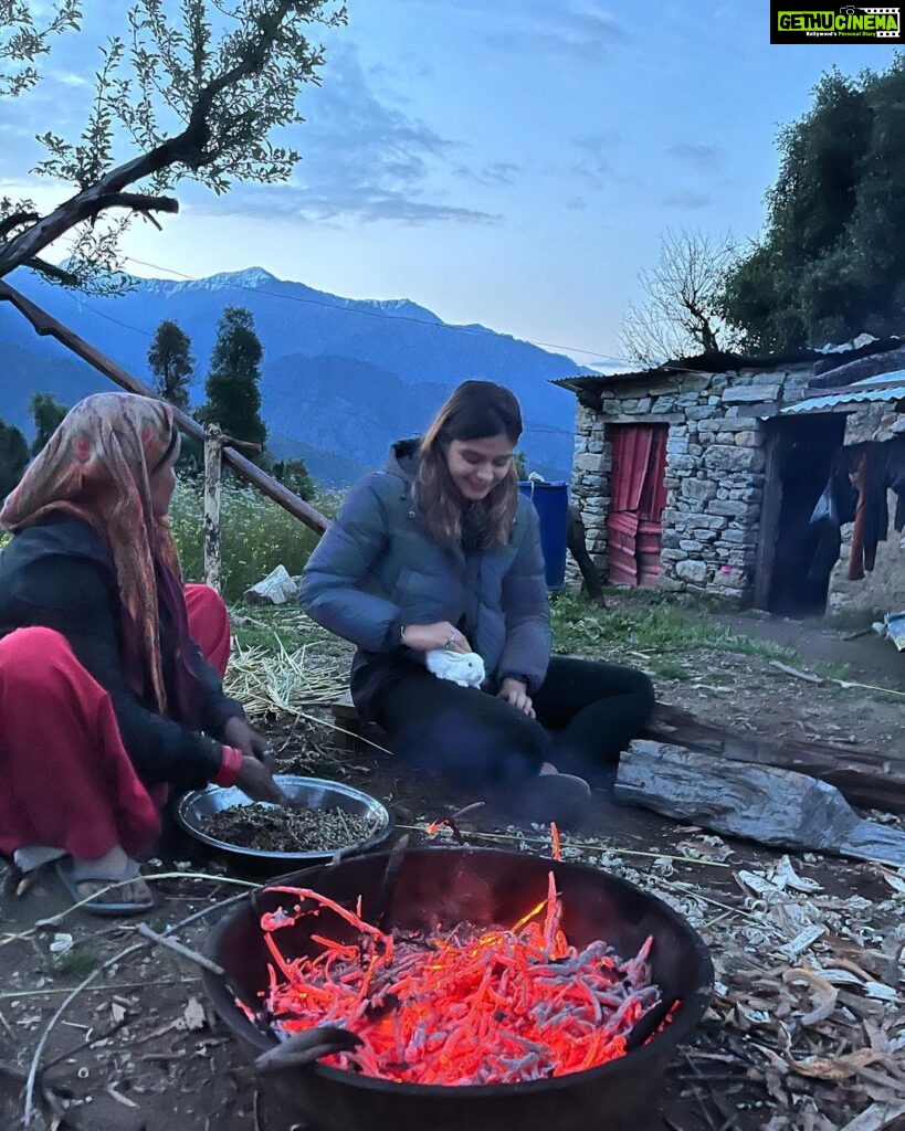 Pranati Rai Prakash Instagram - Living my best life in the hills, meditating and trekking through the day and spending time with nature and localites. More from yesterday! 🪵🤍🐰