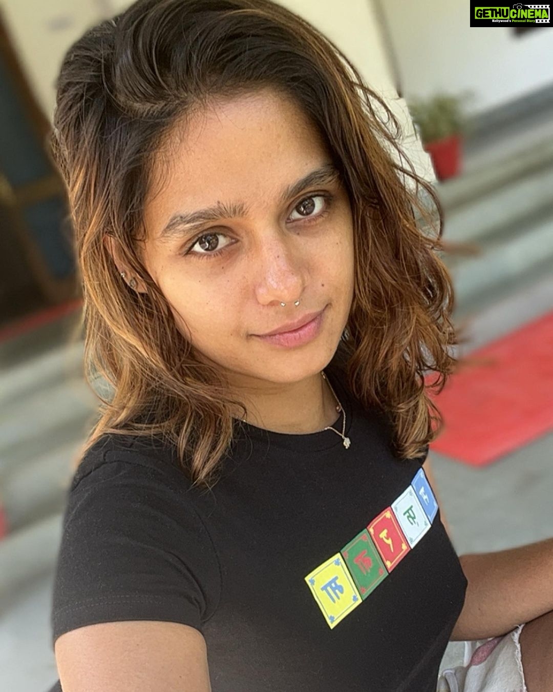 Pranati Rai Prakash Instagram - My life’s been that of a traveller. Moving from one city to the other every 1.5-2-2.5 years while they were all fauji Cantonments. I’ve stayed most at a place called RIMC, Rashtriya Indian Military College in Doon as my father was posted there. So, that’s the place I love and call home. Now, of course based in Mumbai and belonging to the artist world drowning myself in the craft and exploration. Here’s getting back to my favourite place, having the best time sitting under the sun breathing fresh air around the known in the lap of mother nature…well, truly nature’s been my mother, always making me feel loved and fulfilled. Went around Rishikesh and now on way to Uttarkashi…Treating this space as a personal blog and happy to share my life with my loved ones. Well, here’s to Safarnama! ✨