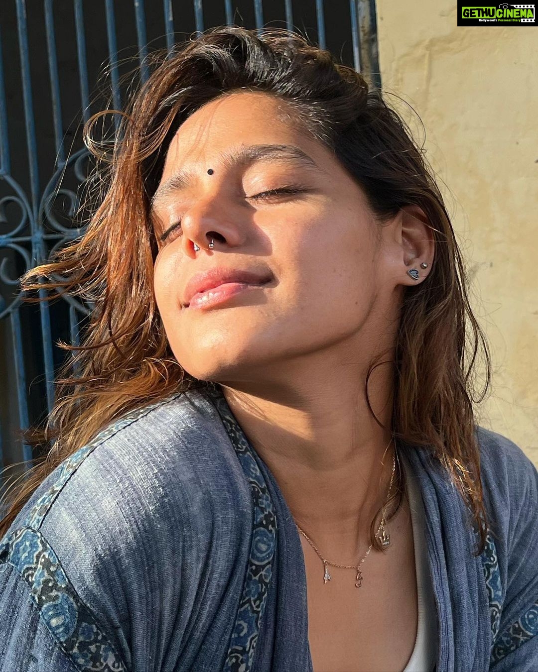 Pranati Rai Prakash Instagram - My life’s been that of a traveller. Moving from one city to the other every 1.5-2-2.5 years while they were all fauji Cantonments. I’ve stayed most at a place called RIMC, Rashtriya Indian Military College in Doon as my father was posted there. So, that’s the place I love and call home. Now, of course based in Mumbai and belonging to the artist world drowning myself in the craft and exploration. Here’s getting back to my favourite place, having the best time sitting under the sun breathing fresh air around the known in the lap of mother nature…well, truly nature’s been my mother, always making me feel loved and fulfilled. Went around Rishikesh and now on way to Uttarkashi…Treating this space as a personal blog and happy to share my life with my loved ones. Well, here’s to Safarnama! ✨