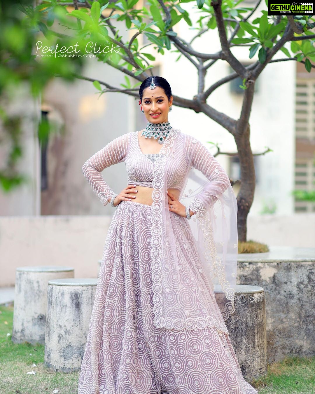 Priya Marathe Instagram - Now here try to my level recreate @kiaraaliaadvani wedd look on Marathi @star_pravah tv serial @tujhechmeegeetgaataahe serial acter @priyamarathe mam😍🥰 Makaeup hairstyle- @pi.nki7227 Click - @_.perfectclick._ In frame - @priyamarathe Outfit- @sanghavi_renthouse_official Jwllery - @jewellery_of_world . . . . #bridal #makeupartist #makeupideas #maharastrasaree #thane #mumbai #makeup #hairstyles #beingmarathi #airoli #reels #instagram #instalove #instadaily #makeupart #pune #makeuplover #reel #reelininsta #starpravahparivaar #réel #makeupmysteryindia #makeuptutorial #reelitfeelit #reelsvideo #trendingvideos #reelsvideo #viral#makeuptransformation #makeupreels New Mumbai