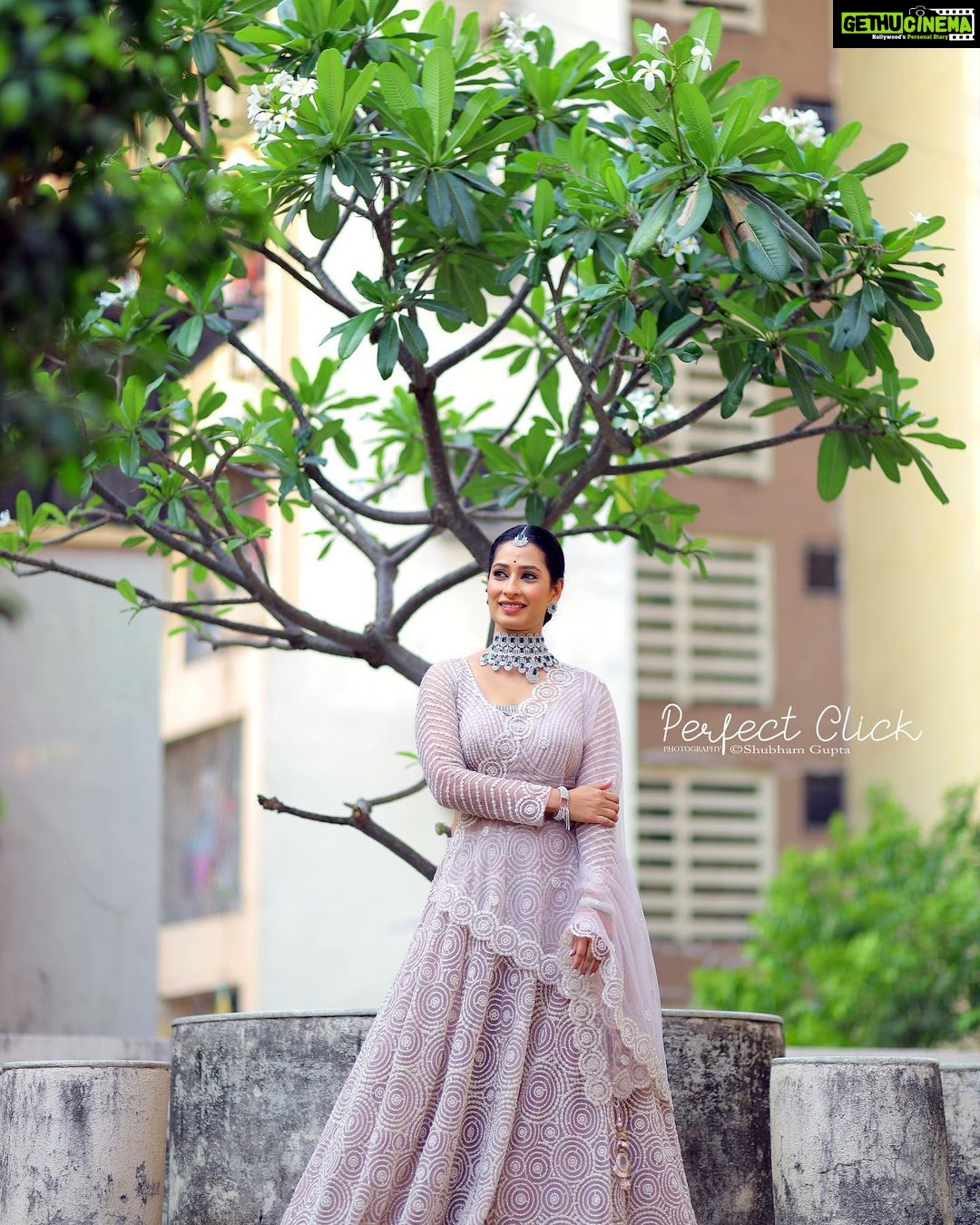 Priya Marathe Instagram - Now here try to my level recreate @kiaraaliaadvani wedd look on Marathi @star_pravah tv serial @tujhechmeegeetgaataahe serial acter @priyamarathe mam😍🥰 Makaeup hairstyle- @pi.nki7227 Click - @_.perfectclick._ In frame - @priyamarathe Outfit- @sanghavi_renthouse_official Jwllery - @jewellery_of_world . . . . #bridal #makeupartist #makeupideas #maharastrasaree #thane #mumbai #makeup #hairstyles #beingmarathi #airoli #reels #instagram #instalove #instadaily #makeupart #pune #makeuplover #reel #reelininsta #starpravahparivaar #réel #makeupmysteryindia #makeuptutorial #reelitfeelit #reelsvideo #trendingvideos #reelsvideo #viral#makeuptransformation #makeupreels New Mumbai