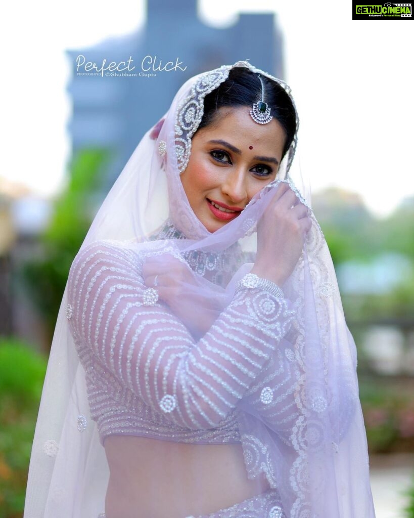 Priya Marathe Instagram - Now here try to my level recreate @kiaraaliaadvani wedd look on Marathi @star_pravah tv serial @tujhechmeegeetgaataahe serial acter @priyamarathe mam😍🥰 Makaeup hairstyle- @pi.nki7227 Click - @_.perfectclick._ In frame - @priyamarathe Outfit- @sanghavi_renthouse_official Jwllery - @jewellery_of_world . . . . #bridal #makeupartist #makeupideas #maharastrasaree #thane #mumbai #makeup #hairstyles #beingmarathi #airoli #reels #instagram #instalove #instadaily #makeupart #pune #makeuplover #reel #reelininsta #starpravahparivaar #réel #makeupmysteryindia #makeuptutorial #reelitfeelit #reelsvideo #trendingvideos #reelsvideo #viral#makeuptransformation #makeupreels Mira Road