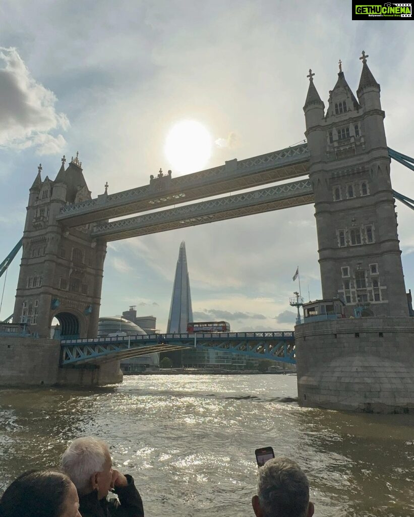 Pujita Ponnada Instagram - 🇬🇧🌁 ❤️ #pujitaponnada #ukdiaries #exploringuk #exploringlondon London Eye, London Uk