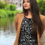 Pujita Ponnada Instagram - Happy weekend y’all 🤎 📸 @saadrani #pujitaponnada #ukdiaries