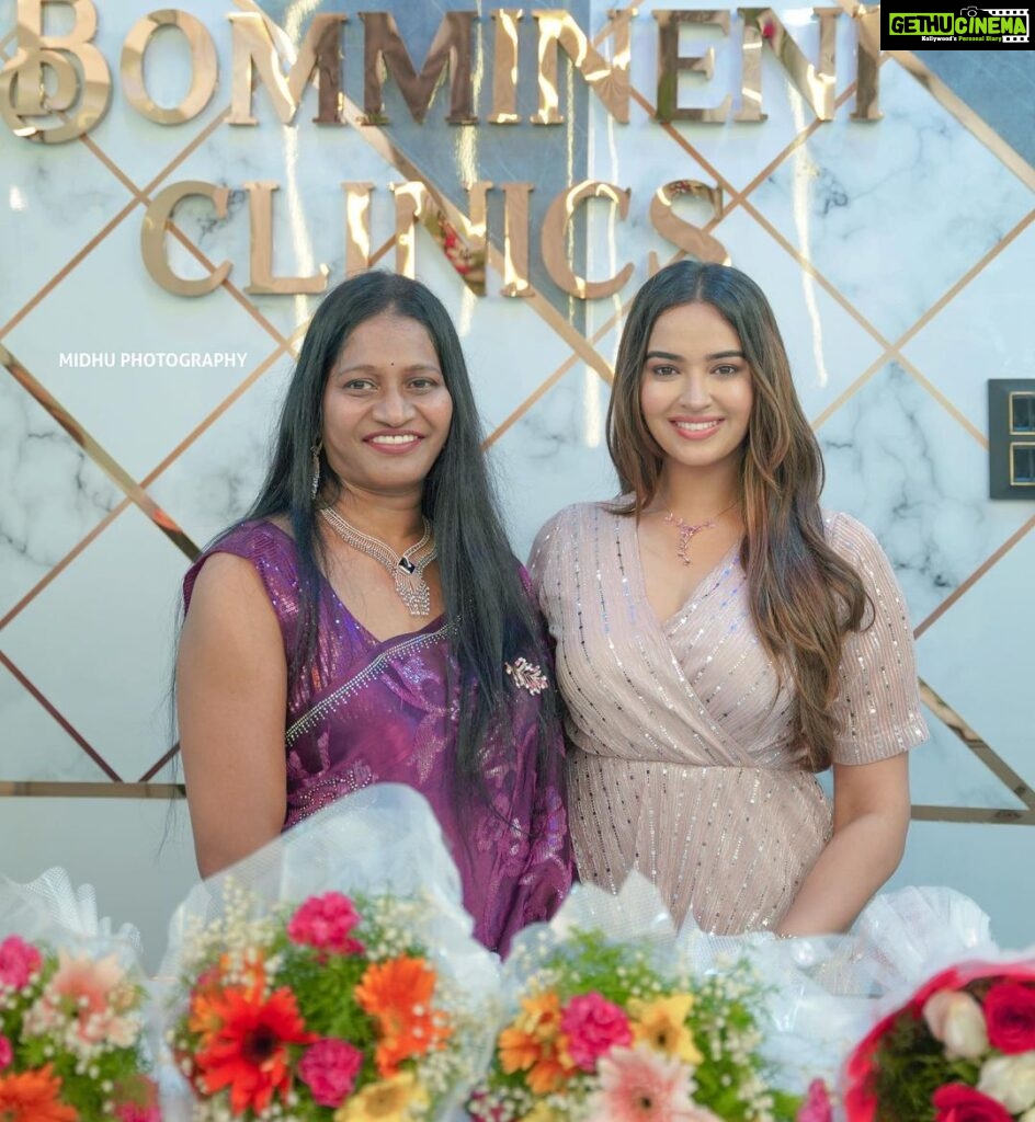 Pujita Ponnada Instagram - Happy to have inaugurated Bommineni Clinics in Kokapet, Congratulations Dr.Durga Rani on the grand opening, a few pics from the event 💜 📸 @midhuphotography_official #pujitaponnada