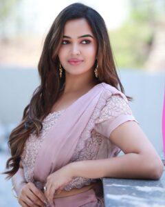 Pujita Ponnada Instagram - Andariki Ugadi Subhakanshalu ✨✨

Clicked by @thescienceofphoto 
Outfit @mamtagoelofficial 
Styled by @aishwaryavenishetty_official 

#pujitaponnada #happyugadi