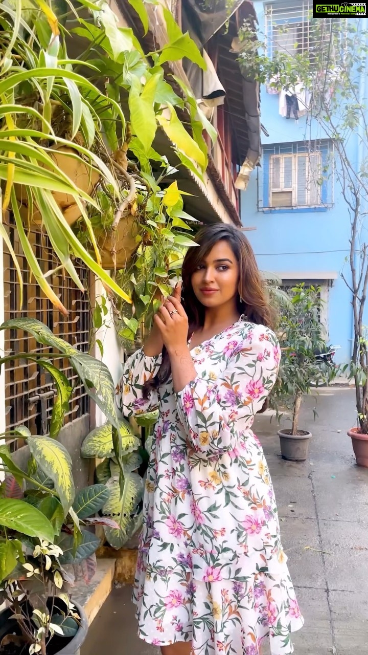 Pujita Ponnada Instagram - One of my favourite shoots in the beautiful streets of Mumbai!This place has my heart ❤️ Andariki Boghi subhakanshalu ✨ Concept @vishwasgonsalves Shot by @imksrx Hairstyle @jeanclaudebiguineindia #pujitaponnada #telugucinema #reels #reelsinstagram #reelitfeelit #love #happiness #actor