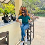 Pujita Ponnada Instagram - Happy Tuesday y’all 😎 #pujitaponnada #goodmorning Sula Vineyards