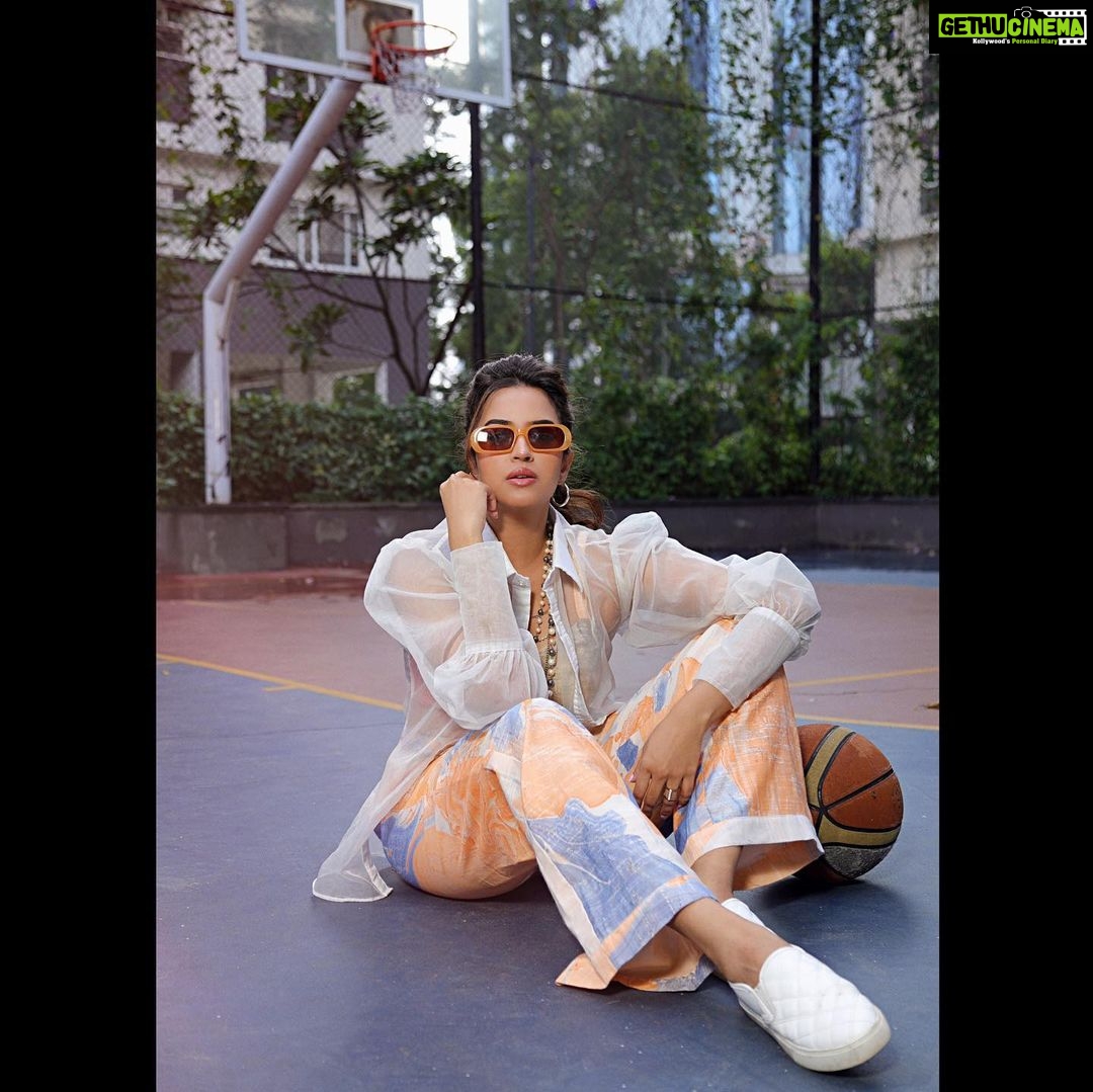 Pujita Ponnada Instagram - Wanna play? π Shoutout to my amazing team: Clicked by @vclicksphactoryofficial Outfit @thevoguenaari Styling @salonij676 Makeup @aayushisinhamakeup Hairstylist @gadwalmounika #pujitaponnada #actor